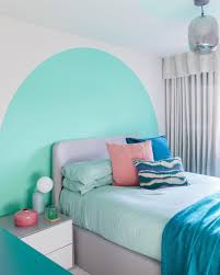 Vediamo nelle foto come può essere perfetta per decorare più pareti: Idee Per Decorare La Parete Dietro Al Letto Foto 1 Livingcorriere