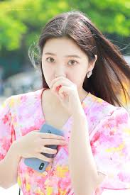 Aurora Kim (@YR_Aurora)