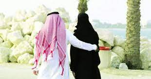سلطنة عمان.. مديرة مدرسة تعرض نفسها لزواج المسيار وتصف جسدها (شاهد)