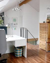 Endlich Feierabend Zwei Treppen Weiter Unten Wartet Mein Buch Und Der Ohrensessel Auf Mich Homeworking Buro Homeoffice Hom Home Loft Bed Home Decor