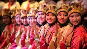 Tari yang menggambarkan sekelompok prajurit berkuda adalah tari. Tari Saman Tribunnewswiki Com Mobile