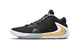 Giannis antetokounmpo made his debut in the second round of the playoffs on sunday afternoon in milwaukee, taking on a celtics team that the nike zoom freak 1 will arrive in the coming months, when remains unknown, but we do have our first looks at the shoe, courtesy of the sole brothers. Nike Zoom Freak 1 Coming To America Pack The Source