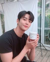 Sf9's rowoon opens up about how acting has changed him as a person, his upcoming drama, and more. Bts V Sf9 Rowoon And More Here Are The Male Idols Who Won The Fashion Face Awards Kpophit Kpop Hit