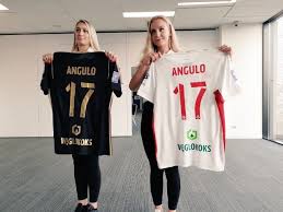 Barwy i symbole nawiązują do górniczej tradycji. Gornik Zabrze Ma Nowego Sponsora Zdjecia Wartosc Koszulki Meczowej Zabrzan Znacznie Wzrosla Dziennik Zachodni