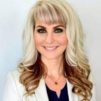 Amber Lindner's Instagram, Twitter & Facebook