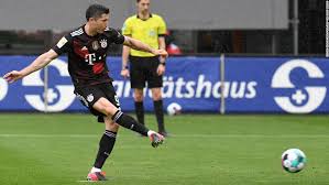 Off topic > lewandowski kicked. Robert Lewandowski Scores 40th Bundesliga Goal Of The Season To Equal Gerd Muller S Record Cnn