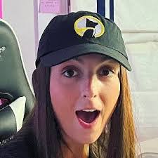 Lauren Russell's Instagram, Twitter & Facebook