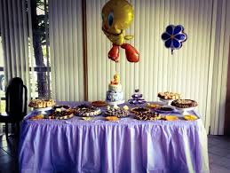 This theme is perfect for gender neutral baby shower sticking to yellow and green throughout, or blue if it's a boy and some pink for a sweet baby girl. Tweety Bird Baby Shower Theme Ideas Novocom Top