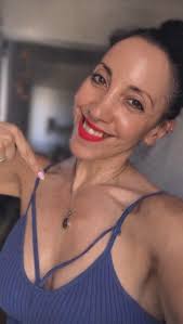 ❤️ Buenas, cómo están?, 🧘‍♀️Hoy les traigo 3 ejercicios sencillos para que  puedan aflojar un poquito la espalda, ablandar tensiones y sentir menos  dolor , 🧘‍♀️La idea es que los hagan acompañados de ...