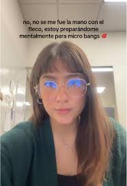 Micro Bangs: Estilo y Tutorial para Mujeres