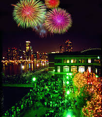 Colorful Fireworks From Navy Pier In Chicago Feu D Artifice Artifice Feu