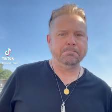 Jason Null's Instagram, Twitter & Facebook