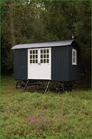 Incredible Craftmanship Plankbridge Shepherd Huts Tiny House Design Shepherds Hut Tiny House Design Cottage