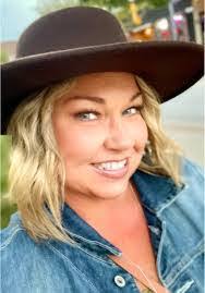 Deena Shannon's Instagram, Twitter & Facebook