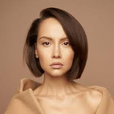 If you're looking for a haircut that fully displays the face shape, short hairstyles are the way to go. Short Hairstyles For Long Faces That You Should Do