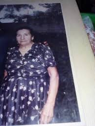 Buenos días grupo, alguien recuerda a esta gran señora, alguien de ustedes  fue alguna ves curado por ella, quien no sintió esa adrenalina al escuchar  los gritos de los niños que ella