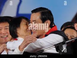 Bildnummer: 56886240 Datum: 14.01.2012 Copyright: imago/Xinhua (120114) --  TAIPEI, Jan. 14, 2012 (Xinhua) -- Ma Ying-jeou (R), the incumbent Taiwan  leader and chairman of the ruling Kuomintang (KMT), celebrates with his wife