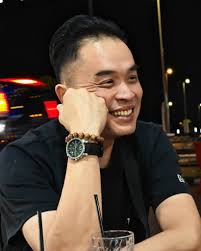 单身王老五， 我不敢讲他哪里好，可是他真的有一个好，就是你吃饱的时候，他会准备好Tissue给你，他包包里全部都是。