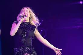 The latest guest in the nme studios ellie goulding runs through an acoustic version of 'guns and horses'. Ellie Goulding Announces 2021 Tour Get Tickets Radio Times