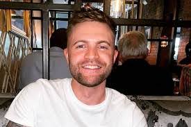 Robert Airey's Instagram, Twitter & Facebook