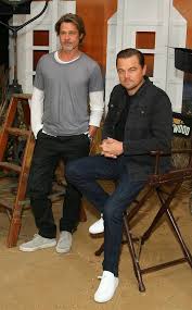 Once Upon A Time In Hollywood Brad Pitt Workout Brad Pitt Y Leonardo Dicaprio From Las Fotos Mas Hot Brad Pitt Johnny Depp Leonardo Dicaprio Brad Pitt Style