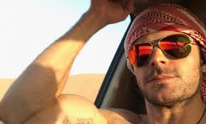 Relax in the majlis or sit by the atmospheric bonfire. Donning A Ghutra Zac Efron Takes To The Desert In Emirati Style Arab News