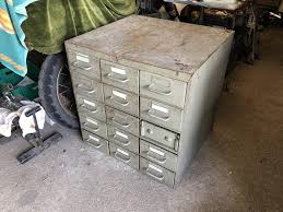 Ce meuble tv a été pensé de façon à vous proposer des solutions de rangement déjà très organisées grâce à sa niche et son grand tiroir. Restauration D Un Meuble Industriel Flambo Retro Factory