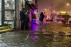 Des trombes d'eau se sont abattues sur new york dans la nuit de mercredi à jeudi au passage des restes de l'ouragan ida. Bttllwlwyqdk5m