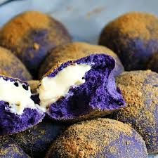 Ube Pandesal Filled With Creamy Cheese Amiable Foods Recipe In 2020 Pandesal Food Pandesal Recipe