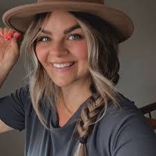 Sadie Jay's Instagram, Twitter & Facebook