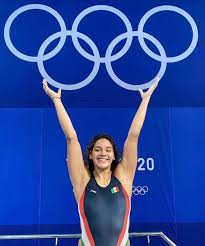 La clavadista aranza vázquez representa a méxico en los juegos olímpicos de tokio 2020 y en los últimos días se ha vuelto tendencia por su buen desempeño en la justa internacional.la atleta está en la antesala de ganar una medalla y todos esperan que repita su excelente desempeño para que vuelva a casa con una medalla. Mveizsrspbro M