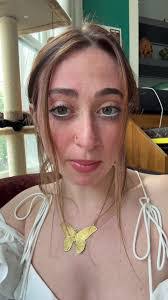 Caroline Fowler's Instagram, Twitter & Facebook