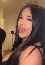 Bella Marie's Instagram, Twitter & Facebook