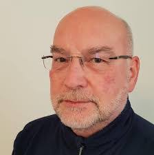 Robin Crossley's Instagram, Twitter & Facebook