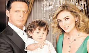 Su primera imagen como el cantante adulto. Cuanto Le Costara A Luis Miguel Ver A Sus Hijos El Mundo De Regina
