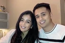 Daftar sumber kekayaan jennifer jill atau artis jj, ia tajir melintir, kini tersandung kasus narkoba jennifer jill atau disebut sebagai artis inisial jj diketahui ditangkap karena penyalahgunaan narkoba pada selasa (16/2/2021). Artis Inisial Jj Diduga Jennifer Jill Ditangkap Karena Narkoba Unggahan Terakhirnya Jadi Sorotan Kurus Banget Mi Semua Halaman Grid Fame