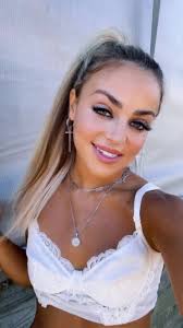 Jeans: @Empty Soda #thomasrhett