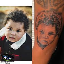 Man angrily staring at gym user