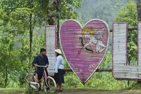 Spot Foto I Love U Wisata Genilangit Di 2020 Taman Menara Eiffel Rumah Pohon