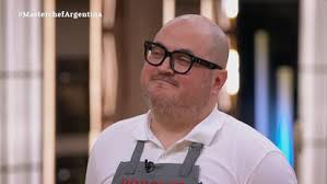 Cual es la profesión de Rodolfo Vera Calderón, uno de los finalistas de  MasterChef