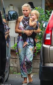 Point byron lighthouse tour | byron bay australia. Elsa Pataky Reveals How Moving To Byron Bay Helped Her Embrace Hippy Style Daily Mail Online