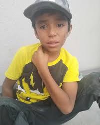 URGENTE! 🚨 Nos pidieron compartir Me encontré a este niño aquí afuera del  smart Santos Dumont en Cd Juárez, dice llámarse José Alejandro Contreras  Escobar tiene 9 años de edad dice haberse