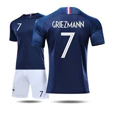 Antoine griezmann a la cote chez trois grandes équipes de premier league. Griezmann 7 Maillot Equipe De France 2 Etoiles Maillot Et Shorts De Football Adulte Homme Bleu Prix Pas Cher Cdiscount Prix Pas Cher Cdiscount