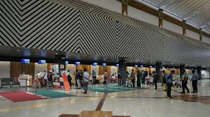 Kepadatan Pengunjung Terjadi Di Area Rapid Test Bandara Juanda Ubah Pengaturan Antrean Surabaya Liputan6 Com