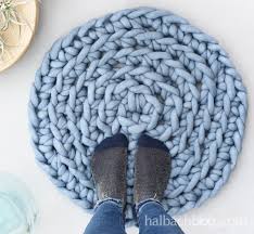 Wir erklären in unserer anleitung. Fingerhakeln Runder Teppich Aus Strickschlauch Halbachblog