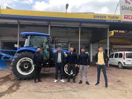 Yozgatlı traktör üreticisi mehmet şimşeker, dünya çiftçiler günü'nde belediyeye kendi ürettiği mehmet şimşeker markalı traktör. Mehmet Simsek Tarim New Holland Yetkili Servisi Facebook