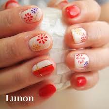 和装 白無垢にピッタリなネイルデザイン集 着物とあわせた和ネイル 結婚式に映えるネイルデザインを先輩花嫁に学ぶ セルフネイル派もサロン派もデザインの参考に 4ページ目 ネイルデザイン クリスマスネイル ネイル