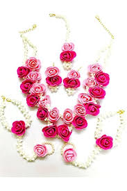 Buy Savya Jewels Non Precious Metal Traditional Pink Flower Floral Jewellery With 1 Necklace 2 In 2020 Pink Flower Jewelry Floral Jewellery Flower Jewellery For Haldi