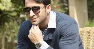 Tv star shaheer sheikh has gotten engaged to his girlfriend ruchikaa kapoor. Shaheer Sheikh Wiki Age Bio Height Girlfriend Wife Net Worth Shaheer Sheikh Handsome Men Square Sunglasses Men