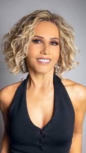 LA CALIDAD NO PASA DE MODA! Amamos acompañar a nuestras clientas en sus  momentos más importantes y memorables, conmemorando que hace 35 años Silvia  Galván maquilló a la mamá y ahora es